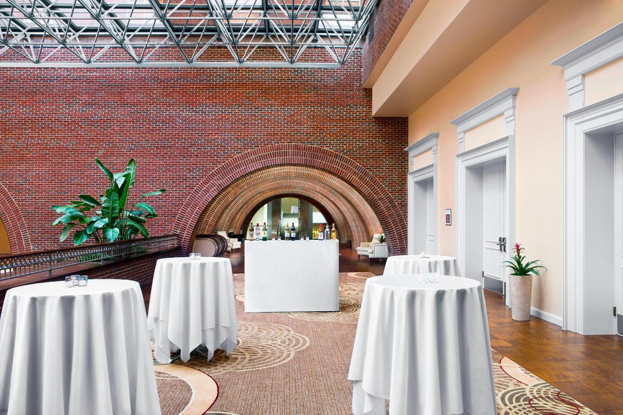 Sheraton Raleigh Hotel Esterno foto