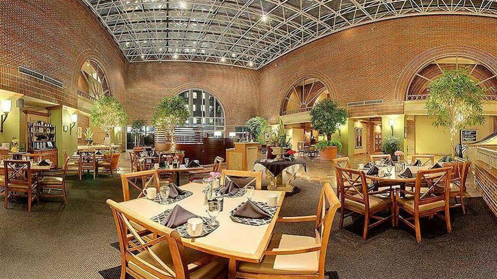 Sheraton Raleigh Hotel Esterno foto